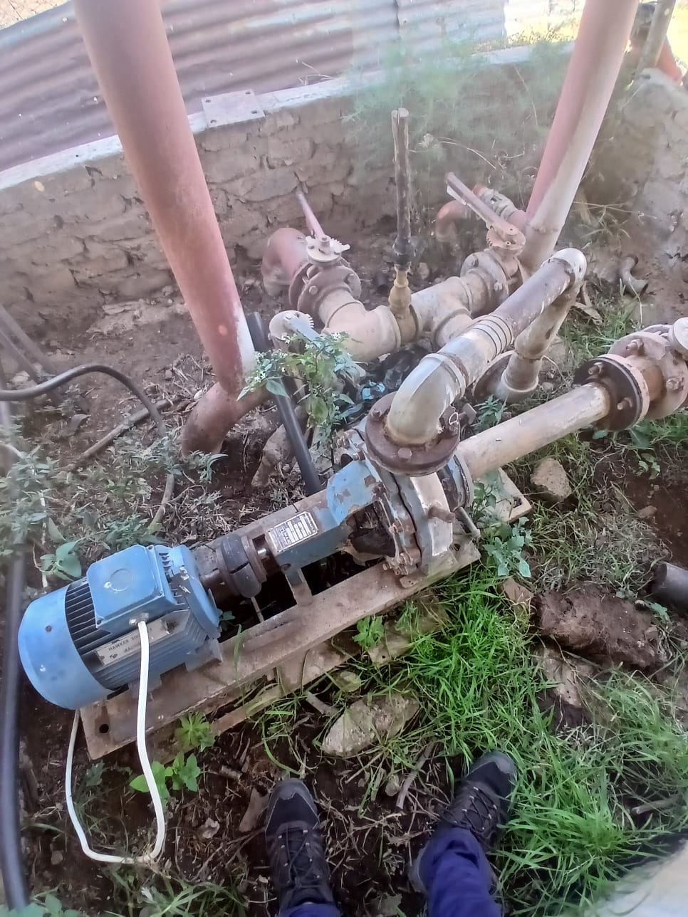 Pump and pipework with electric motor